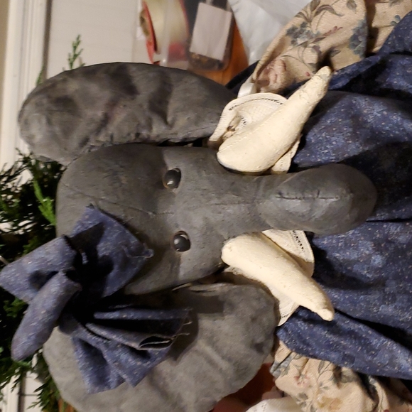 Beautiful handcrafted Elephant - Picture 2 of 13